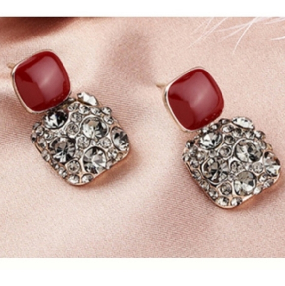 NEW IN PACKAGE Jewelry - 🌻5/$20! Red and Crystal Shirley Earrings NWT